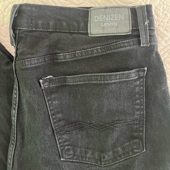 Black Men’s Levi Jeans, Athletic Fit - Picture 5 of 5